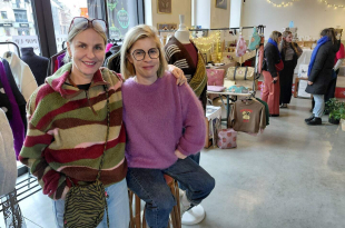 Nathalie en An zijn de initiatiefnemers van de winterpop-up op de Markt in Hamme_