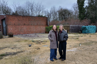 Zussen maken van pop-up zomerbar Papaoutai permanente horecazaak