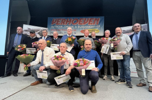 twee chauffeurs van busbedrijf uit Rijkevorsel krijgen ‘platina stuur’ uitgereikt