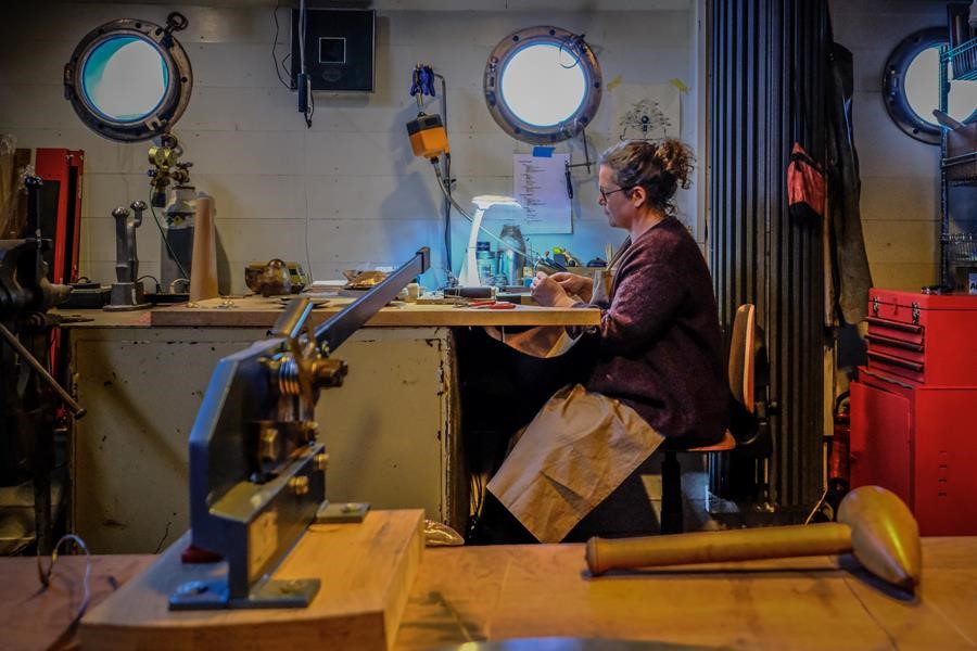 Zilversmid uit Lier mag de awards voor ‘Gala van de Gouden Jefkes’ maken