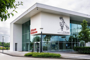 De naam van dr. Paul Janssen is verdwenen uit de bedrijfsnaam, maar niet uit het DNA van het bedrijf