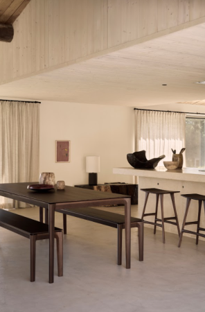 Een tafel van Ethincraft.