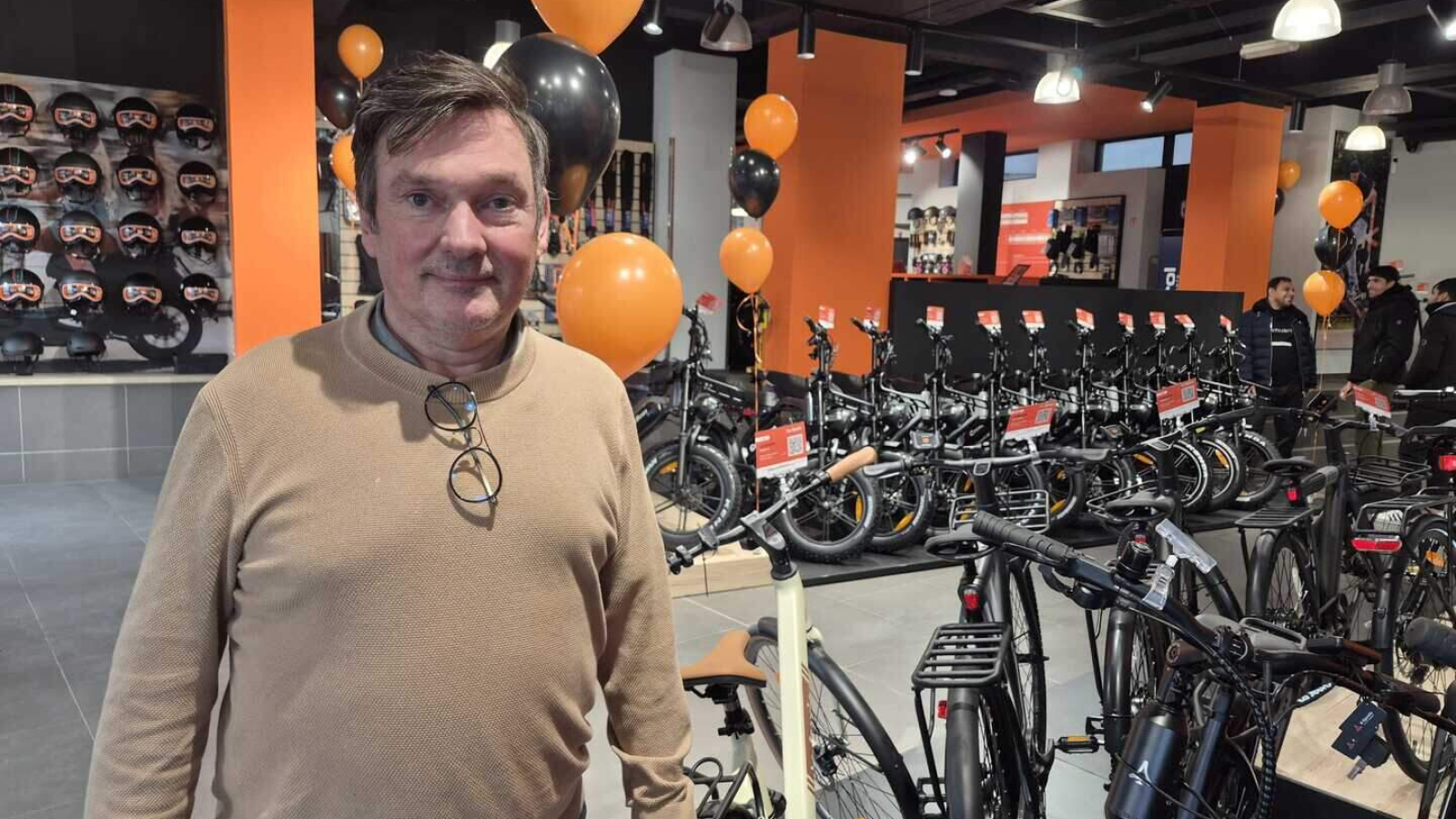 Gerant Olivier in de nieuwe winkel van La Souris in Gent. © sd