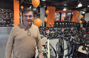 Gerant Olivier in de nieuwe winkel van La Souris in Gent. © sd