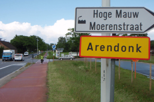 De failliete ondernemingen zijn gevestigd op de Hoge Mauw.