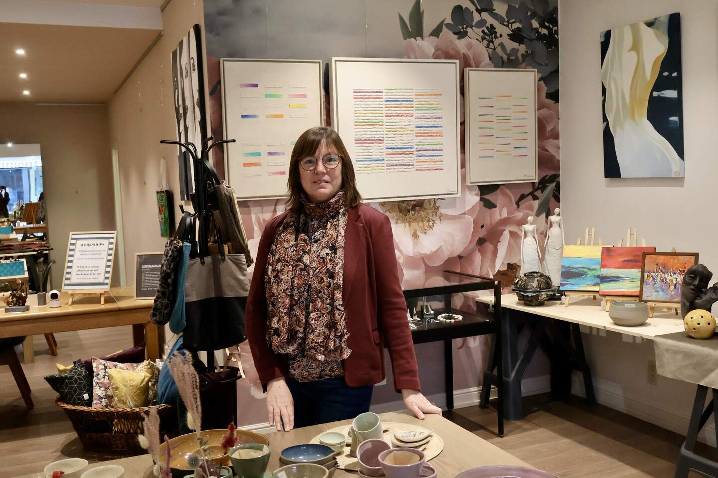 Nadine (57) opent de deuren van Kunst & Ambacht: “Platform voor lokaal talent”