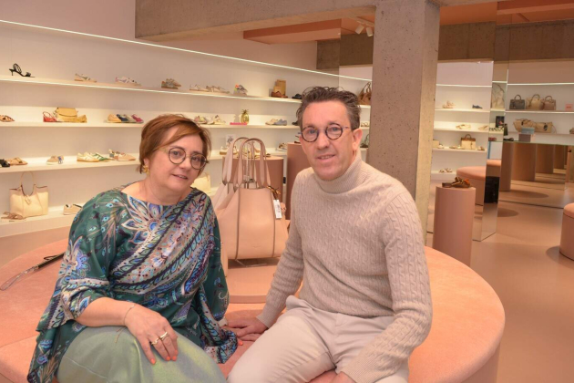 Met ronde vormen en warme kleuren creëerden Koen Spileers en Patricia Lerno een salonsfeer_