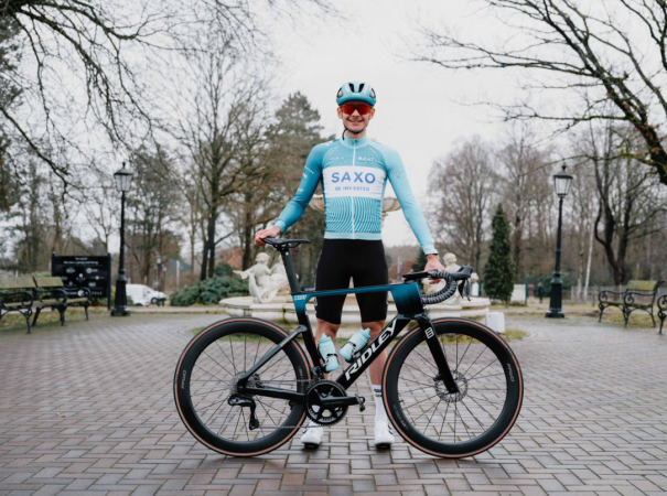 Saxo sponsort opnieuw wielertruitjes