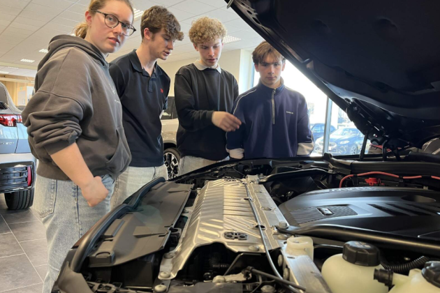 BMW Meeusen schenkt Vito nieuwe auto