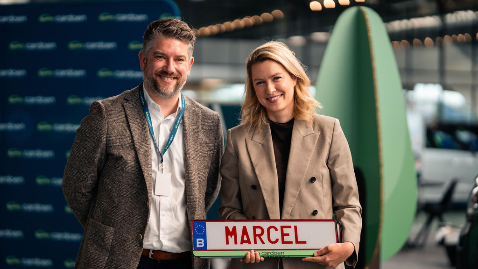 Burgemeester Els van Doesburg bezoekt vernieuwd Cardoen-filiaal in Antwerpen