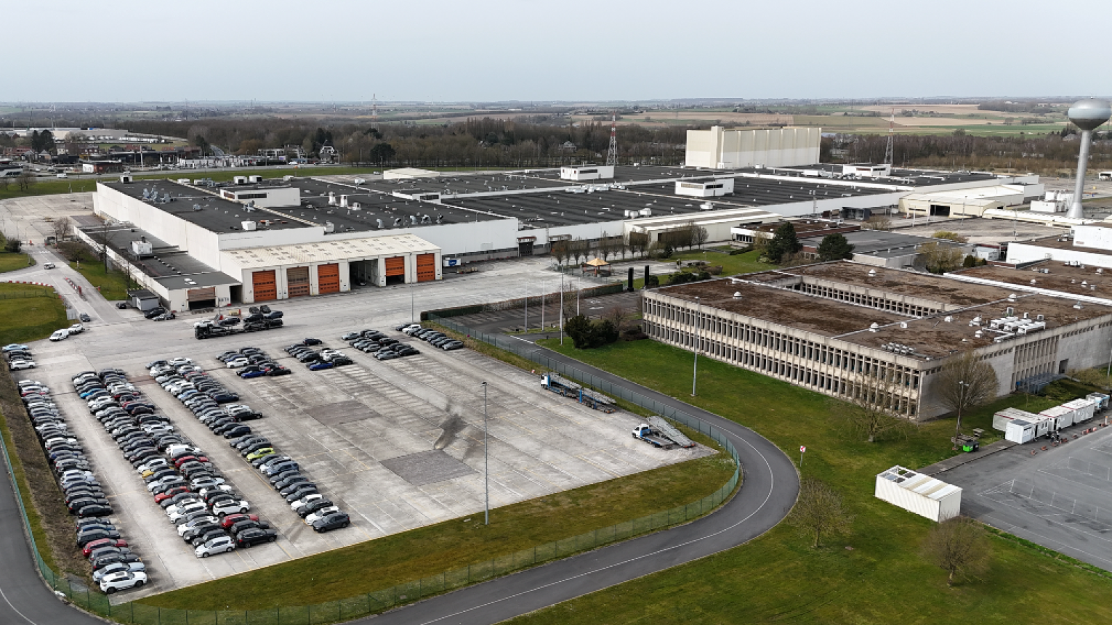 De Heylen Group heeft een aanbesteding gewonnen voor de reconversie van een deel van de voormalige site van Caterpillar in Gosselies, een deelgemeente van Charleroi.
