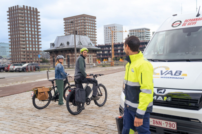Depannage De Geus herstelt fietsen onderweg in samenwerking met VAB