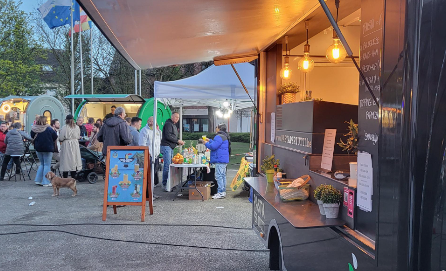 Foodtruckmarkt start in april nieuw seizoen met speciale Scheve Toren-editie in september