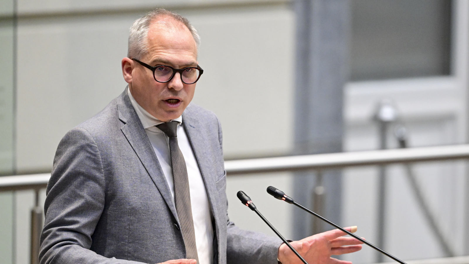 POLITICS FLEMISH PARLIAMENT PLENARY SESSION