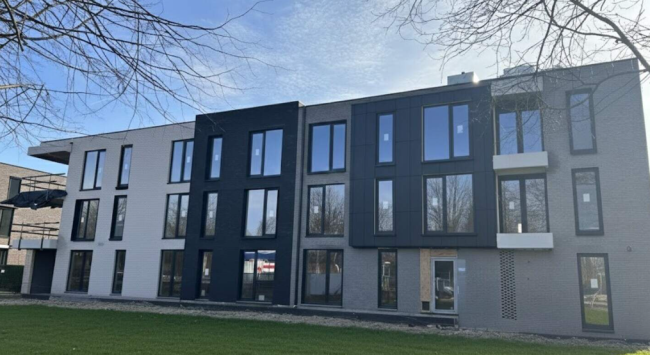 De Laet realiseerde dit project aan de Villerslei tegenover de Q8 helemaal zelf.