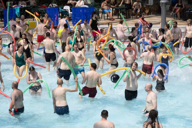 Bezoekers van Graspop logeren in Sunparks Mol en krijgen een metal aquagym-sessie.