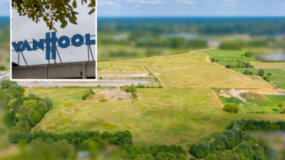De curator van het failliete Van Hool heeft de eerste gronden van de site te koop gezet.