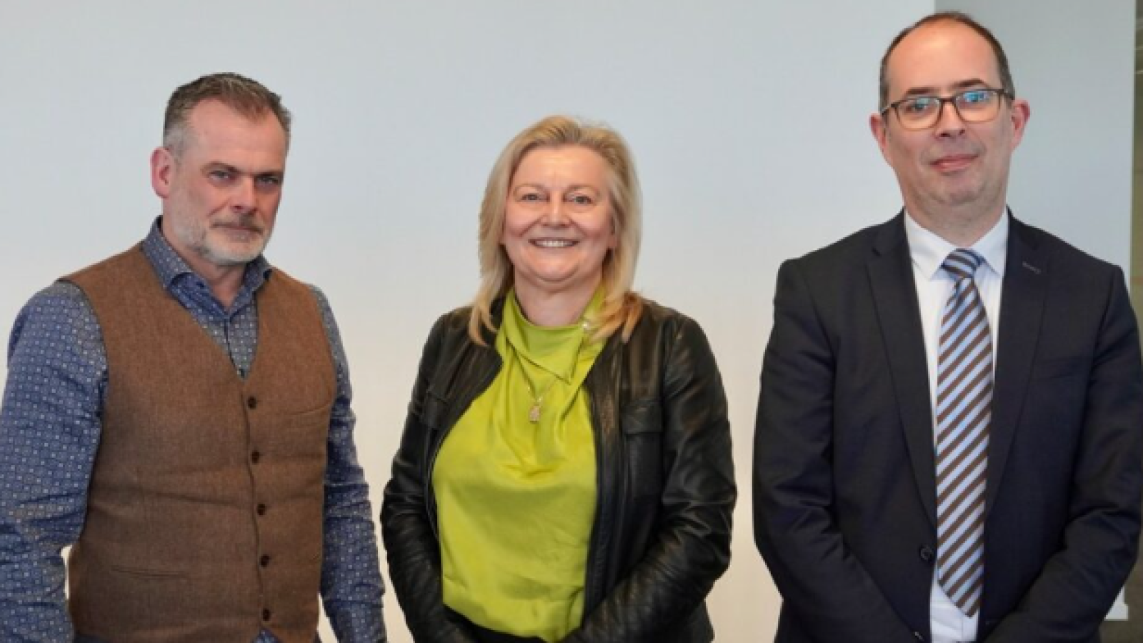v.l.n.r. Philip Peeters (De Bestuurder), Lieve Creten (juryvoorzitter Bestuur van het Jaar), Gert Van Craenenbroeck (general manager KBC Private Banking)