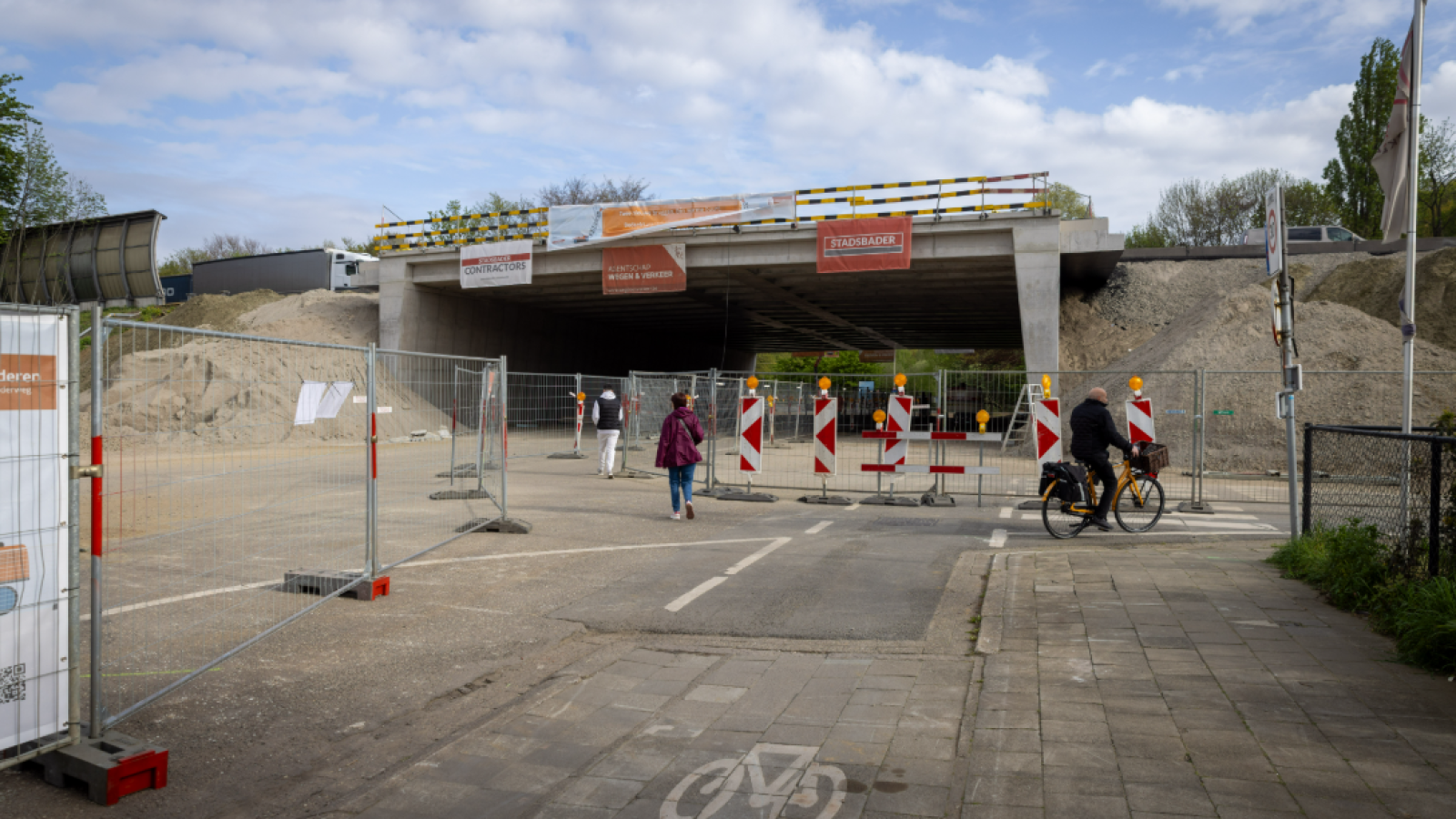 Na een intensieve vijfdaagse heeft Stadsbader Contractors de E313 in Deurne opnieuw opengesteld voor het verkeer.