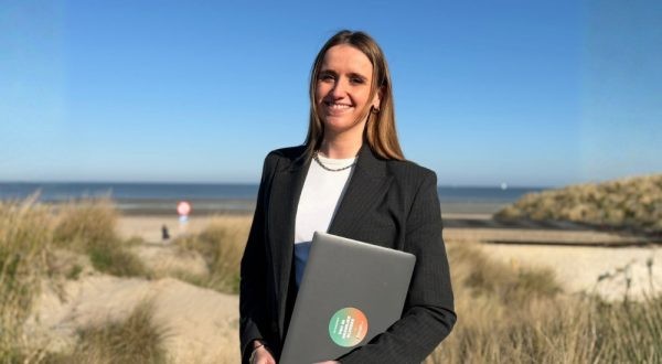 Forum Jobs ouvre un bureau à Furnes avec vue sur la France