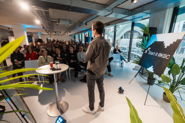 . Jaarlijks stellen zich ongeveer duizend start-ups kandidaat, waarvan uiteindelijk zo’n 150 geselecteerd worden.