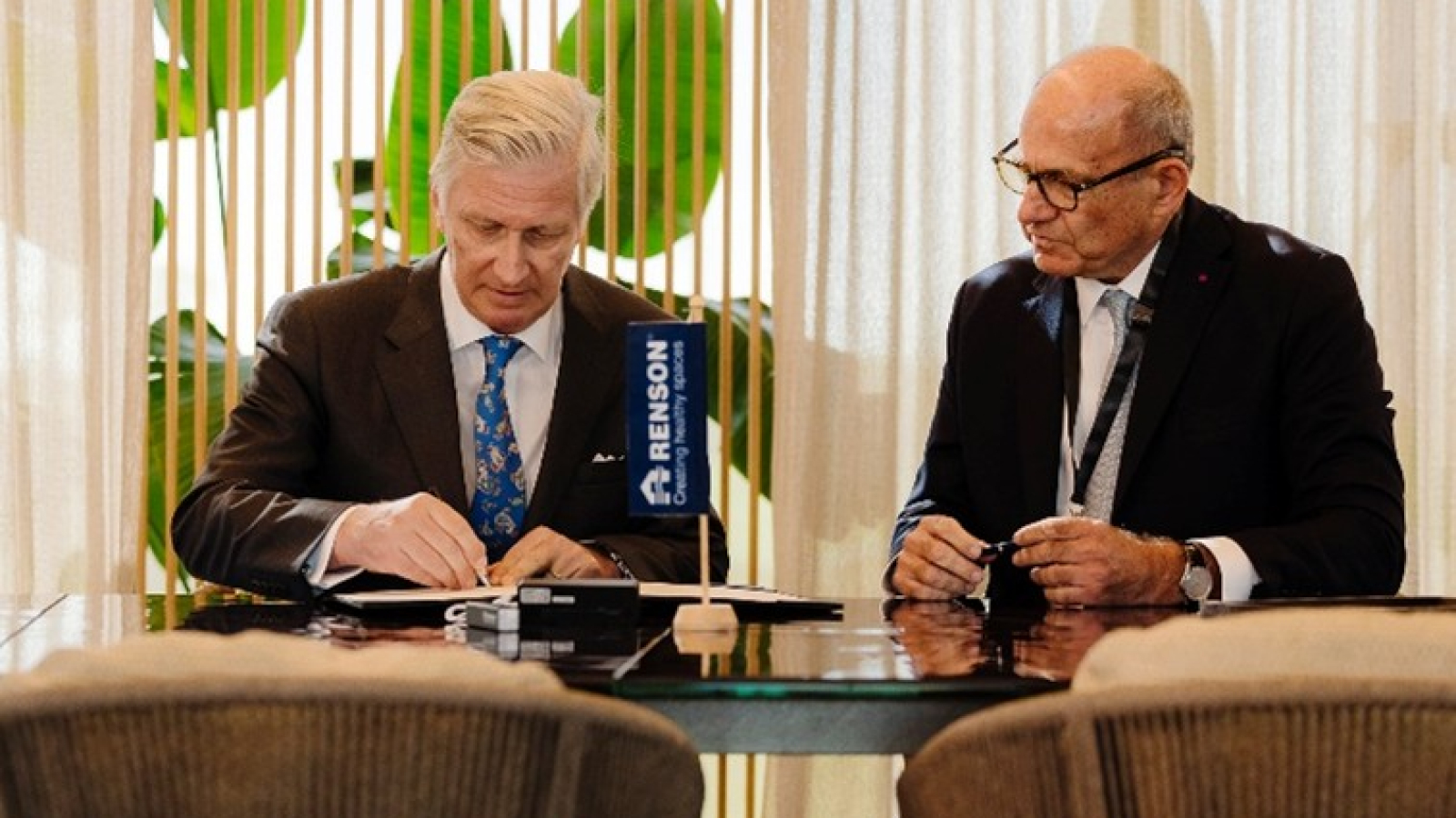 Koning Filip bracht een bezoek aan Renson in Kruisem