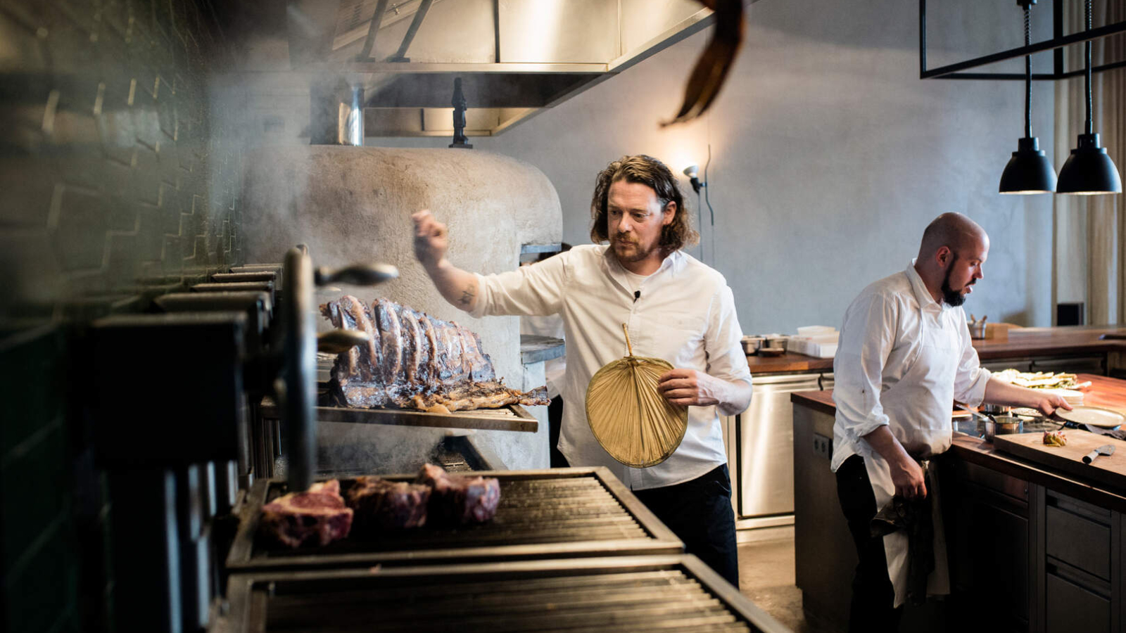 Photo Alexander Meeus voor De Standaard – Chef Kobe Desramaults stelt zijn nieuwe boek voor in zijn restaurant Chambre separee in Gent