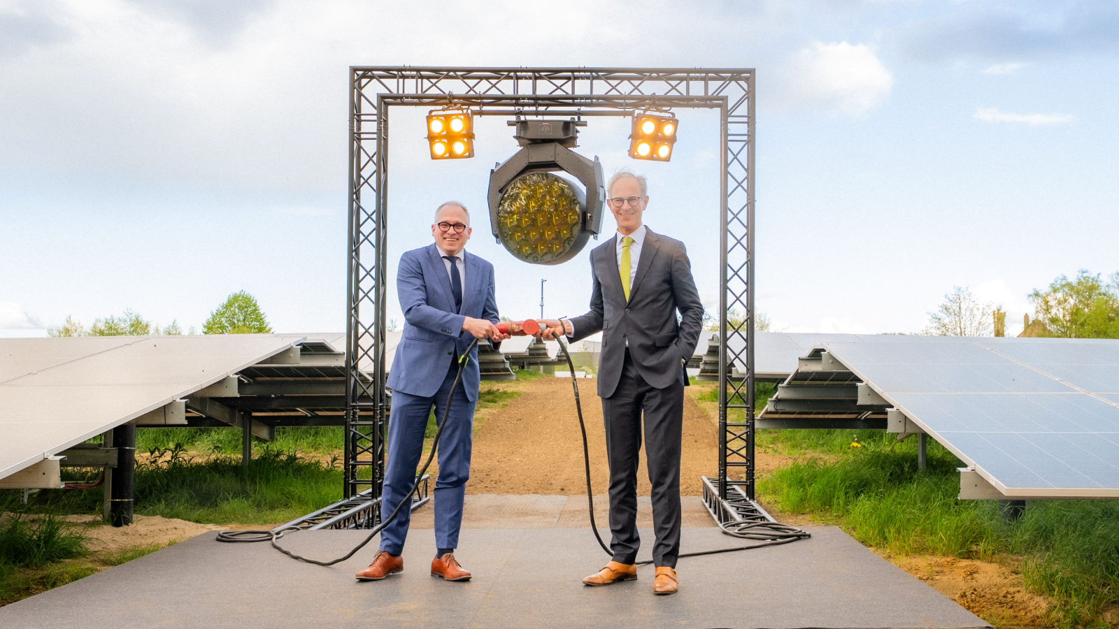 Roularta Diependael en CEO Xavier Bouckaert openen zonnepark (002)