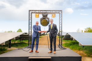 Roularta Diependael en CEO Xavier Bouckaert openen zonnepark (002)