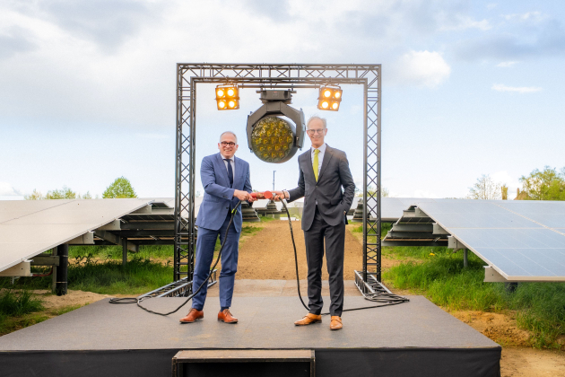 Roularta Diependael en CEO Xavier Bouckaert openen zonnepark (002)