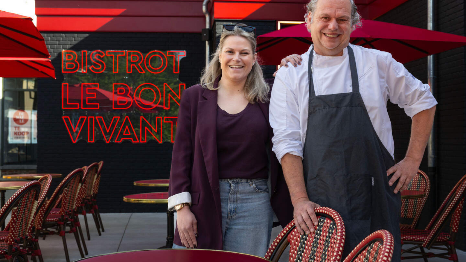 Zaalverantwoordelijke Charlotte Verheyen en chef-kok Joeri Huybs
