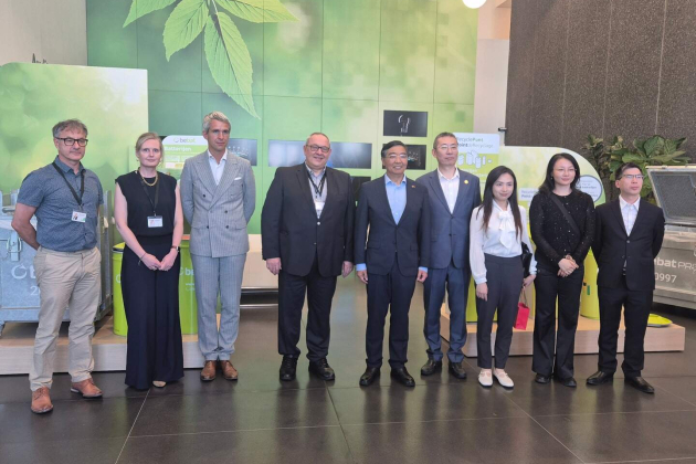 Chinese ambassadeur te gast in Tienen groepsfoto