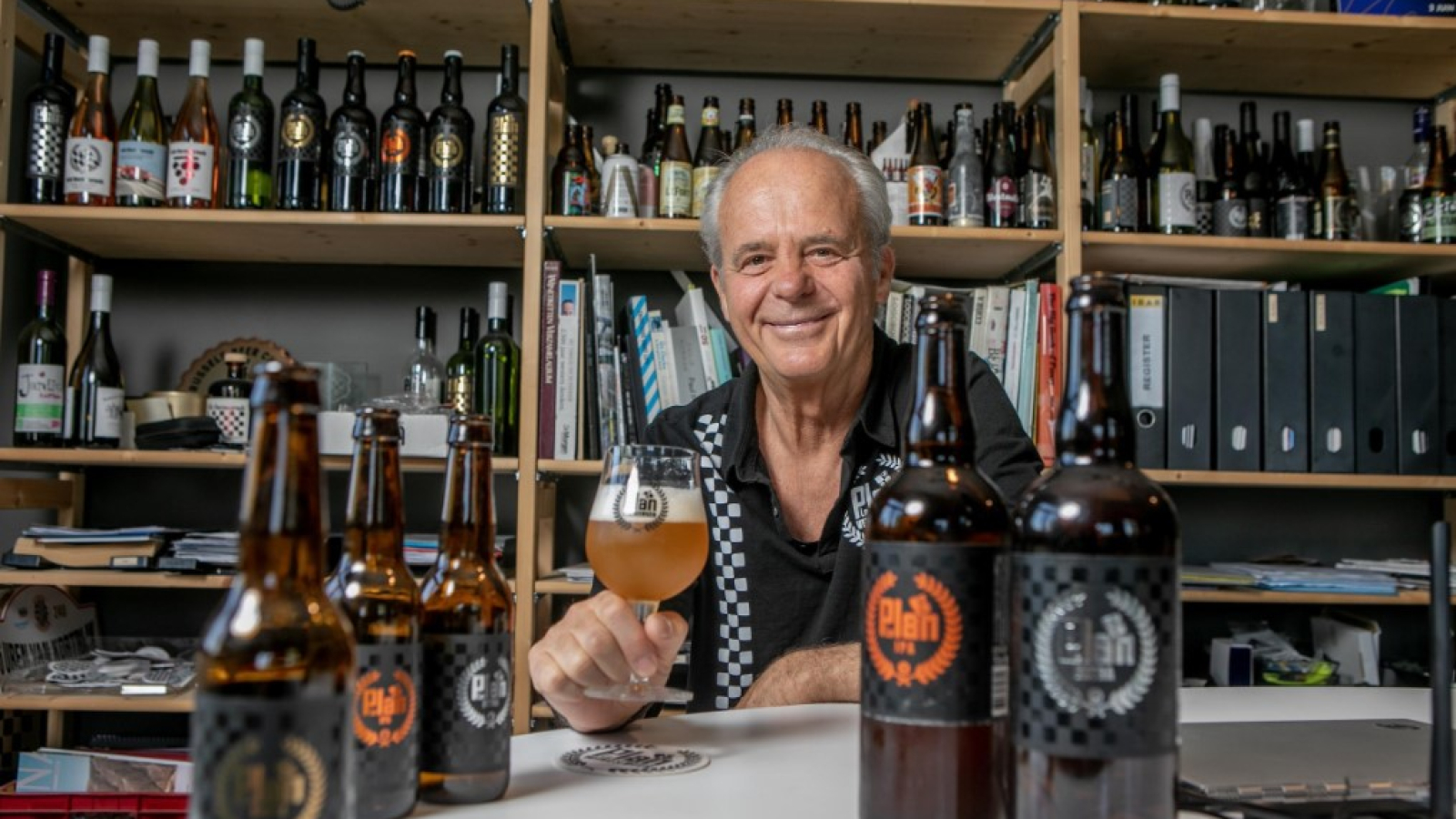Vertrekkend van een klassiek Belgisch witbier recept voegde Dirk Vermeersch een toets van Italiaanse limoncello toe, wat zorgt voor extra frisheid en een zomers karakter.
