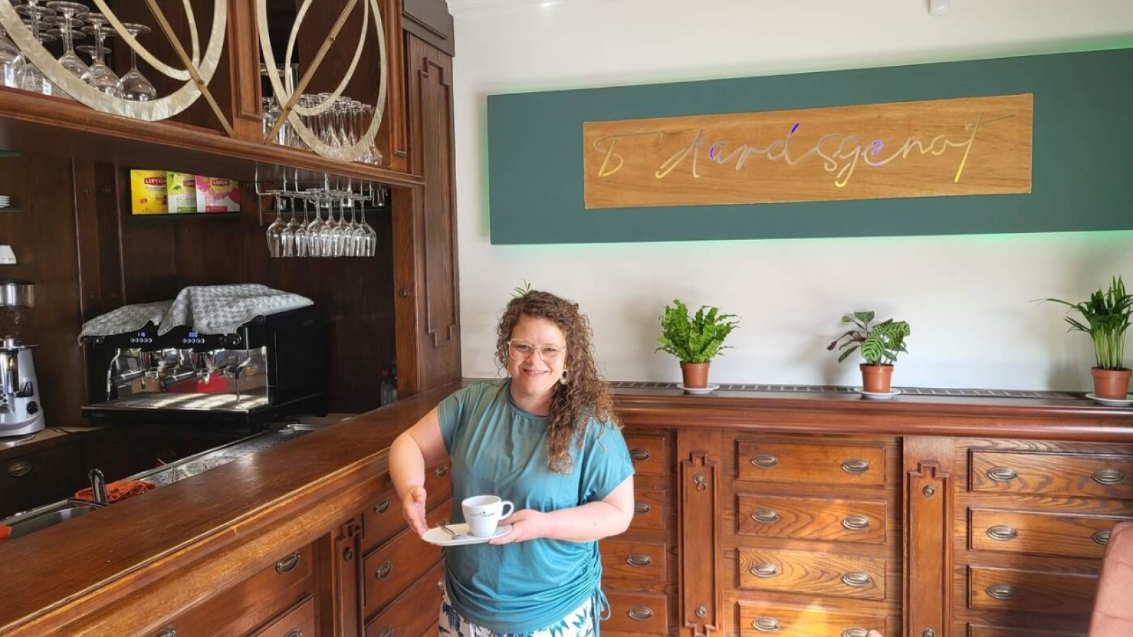 Evy Moriau en Charlien De Jonghe openden T'Aardsgenot