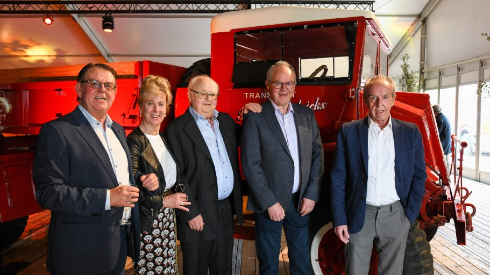 Frans Hendrickx (derde van links) tijdens de recente verjaardagsviering van het transportbedrijf.