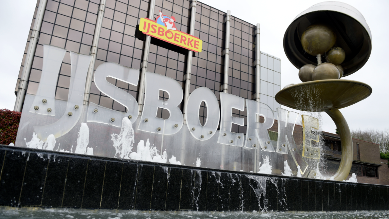 IJsboerke gooit zich op ijspralines