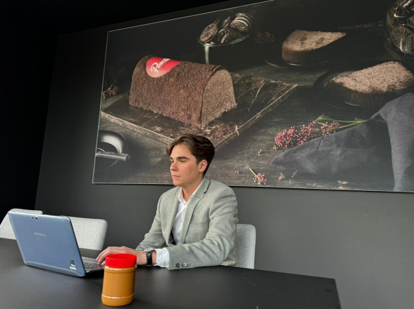 Pieter-Jan De Decker in bureau Paschka