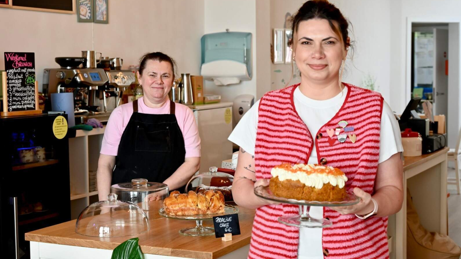 Simona en Oana in hun nieuwe brunchzaak