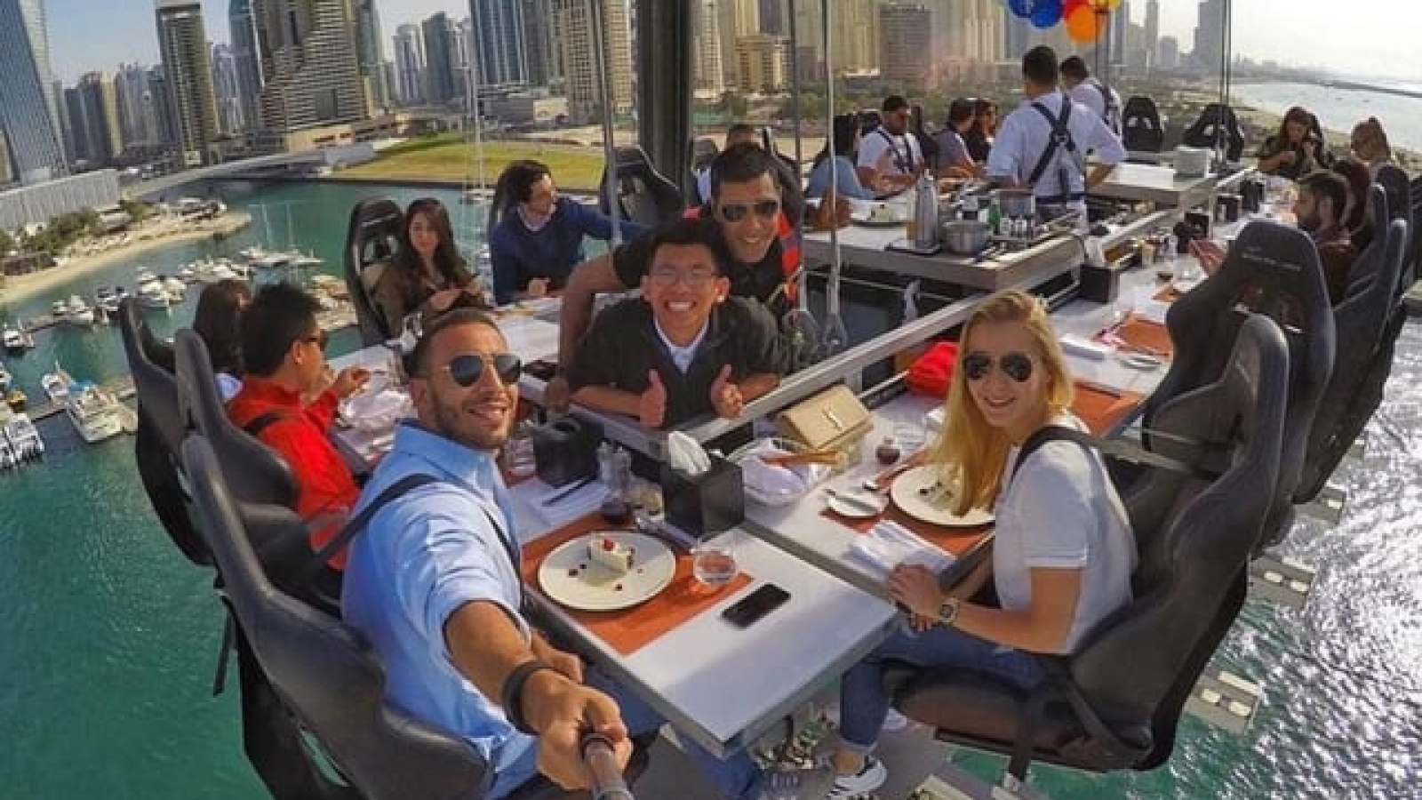 dinner-in-the-sky-dubai-v0-5bilqcmczgm41