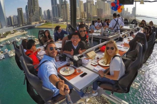 dinner-in-the-sky-dubai-v0-5bilqcmczgm41