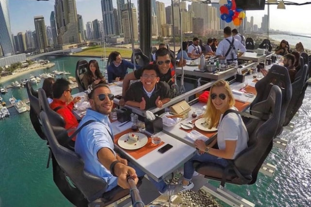 dinner-in-the-sky-dubai-v0-5bilqcmczgm41