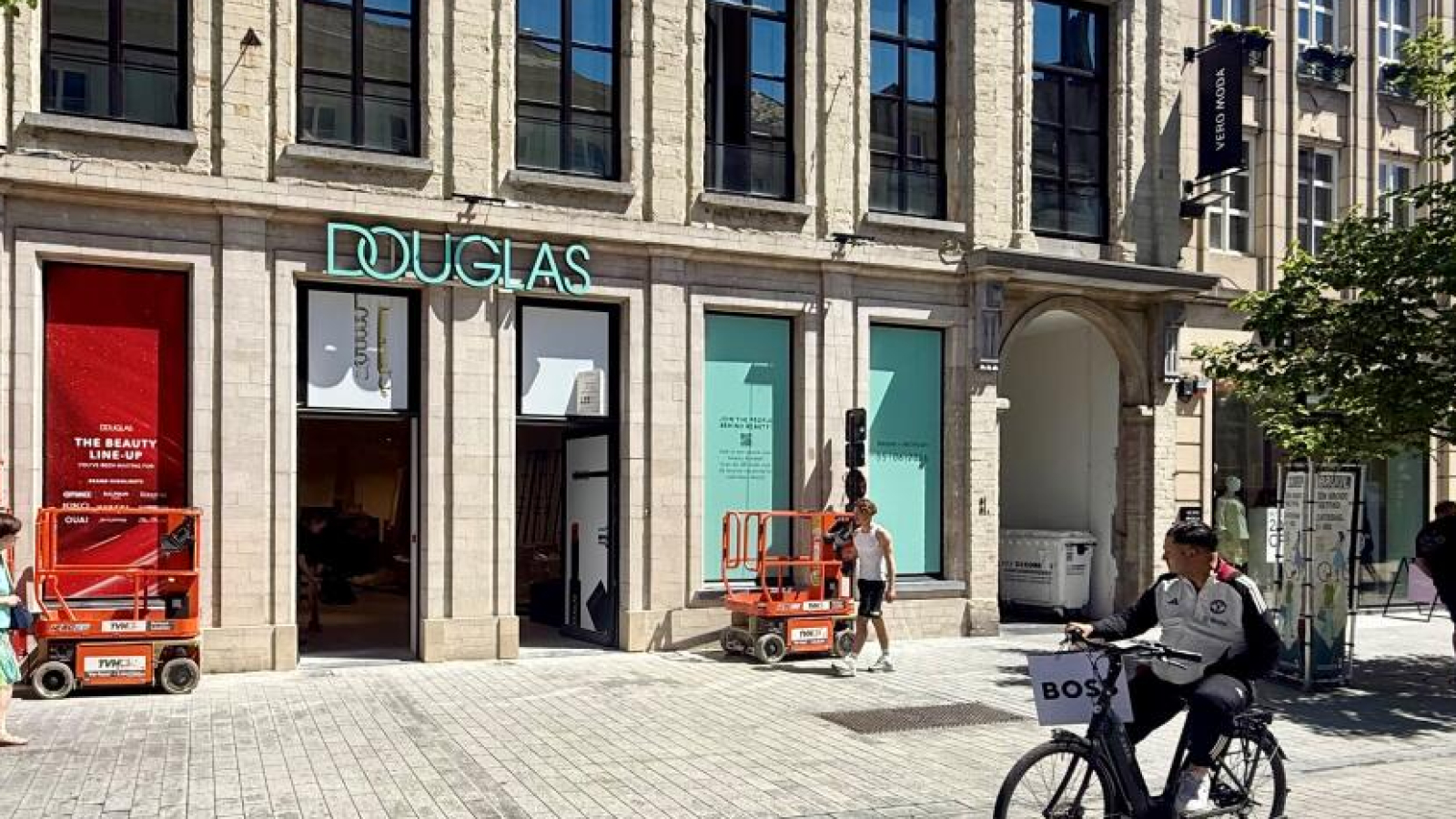 douglas mechelen