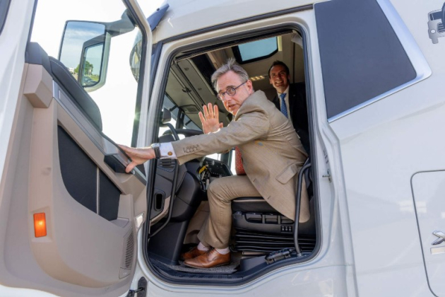 De Wever bezoekt DAF