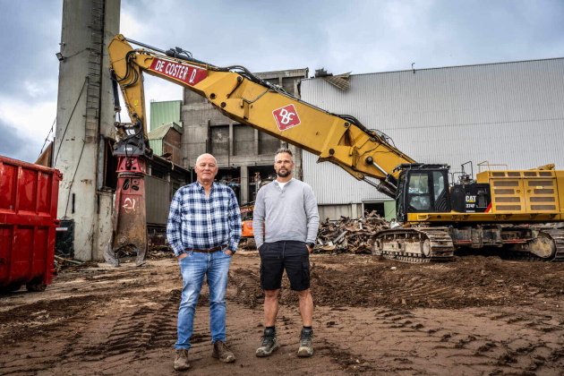 Dominique De Coster en zoon Rob De Coster op de toekomstige site aan de oude verbrandingsoven van Bionerga op Centrum-Zuid in Houthalen