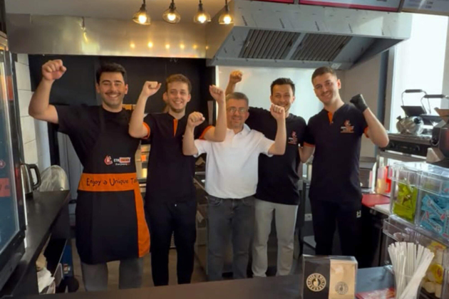Internationale keten CTR Chicken opent vestiging in Deurne