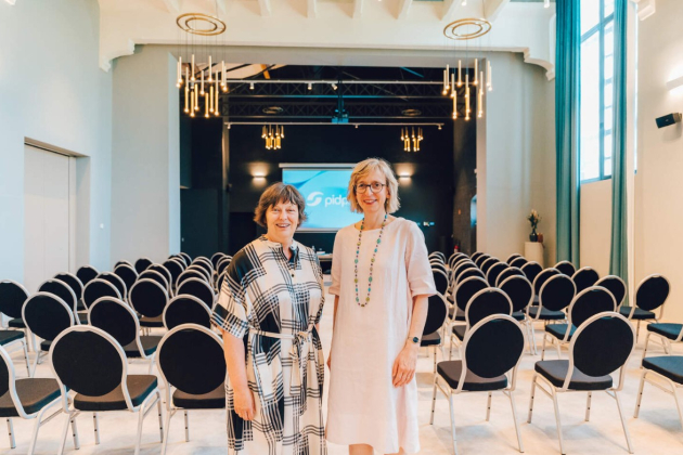 Kathleen Helsen (links) neemt over van Mieke Van den Brande.