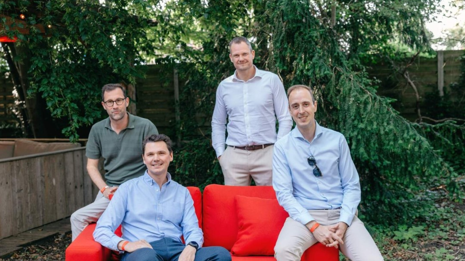 Pieter Janssens (iO), Pieter De Smet (Immopocket) en Johan Heylen en Cedric Vanhencxthoven (Heylen Vastgoed geloven in de vooruitgang die de lancering van Immopocket voor de sector kan betekenen.