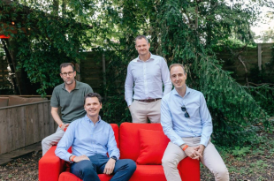 Pieter Janssens (iO), Pieter De Smet (Immopocket) en Johan Heylen en Cedric Vanhencxthoven (Heylen Vastgoed geloven in de vooruitgang die de lancering van Immopocket voor de sector kan betekenen.