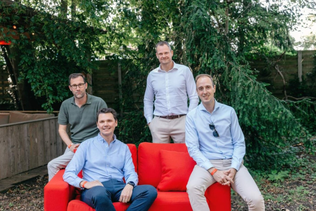 Pieter Janssens (iO), Pieter De Smet (Immopocket) en Johan Heylen en Cedric Vanhencxthoven (Heylen Vastgoed geloven in de vooruitgang die de lancering van Immopocket voor de sector kan betekenen.