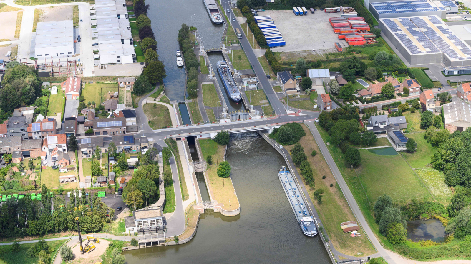 Wielsbeke Zicht op sluiscomplex KRL in Ooigem (002)